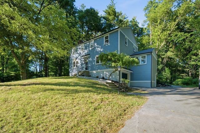 3 Jonathan Ln, Chelmsford, MA 01824
