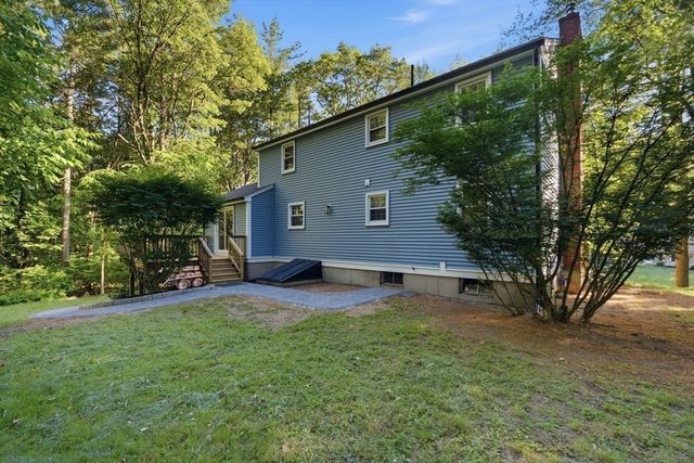 3 Jonathan Ln, Chelmsford, MA 01824