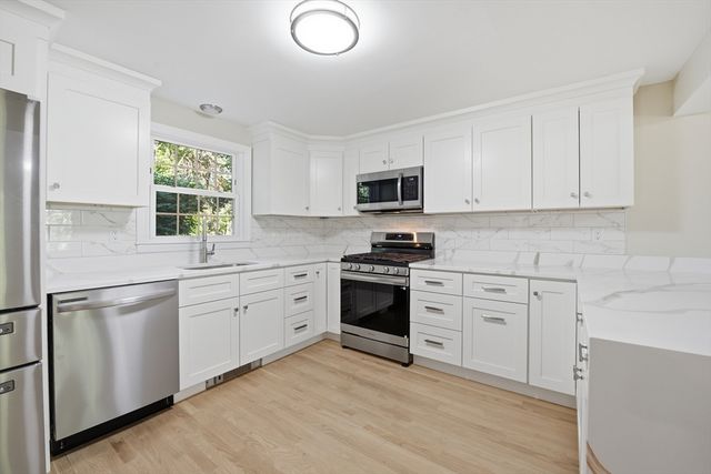 3 Jonathan Ln, Chelmsford, MA 01824