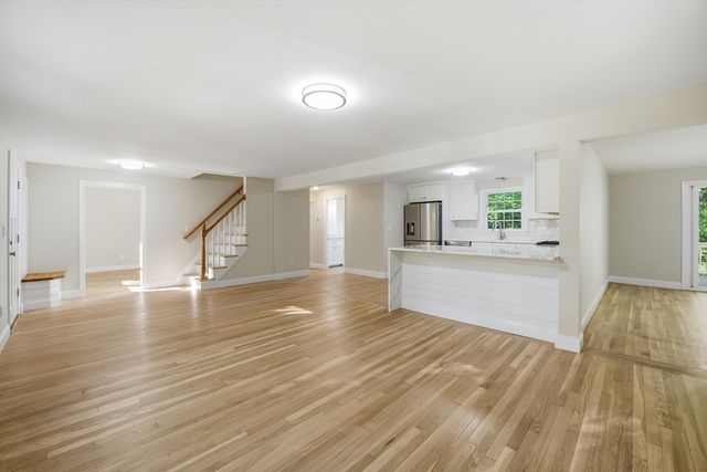 3 Jonathan Ln, Chelmsford, MA 01824