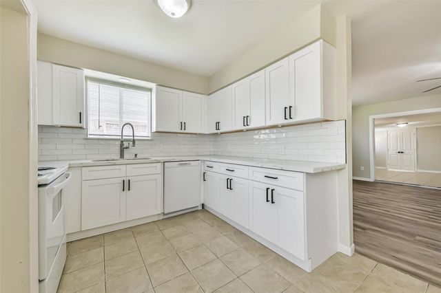 521 29th Avenue N, Texas City, TX 77590