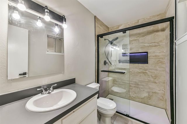 521 29th Avenue N, Texas City, TX 77590