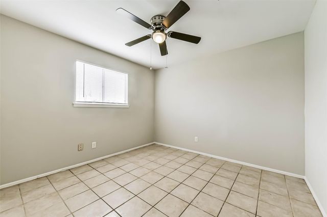 521 29th Avenue N, Texas City, TX 77590