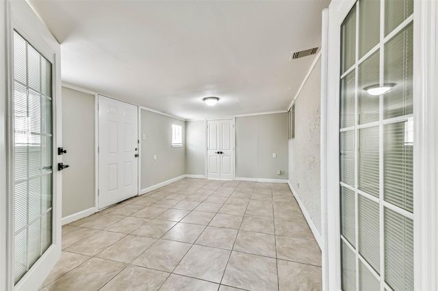 521 29th Avenue N, Texas City, TX 77590