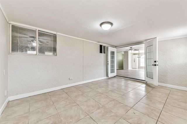 521 29th Avenue N, Texas City, TX 77590