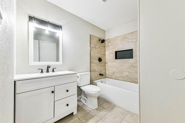 521 29th Avenue N, Texas City, TX 77590