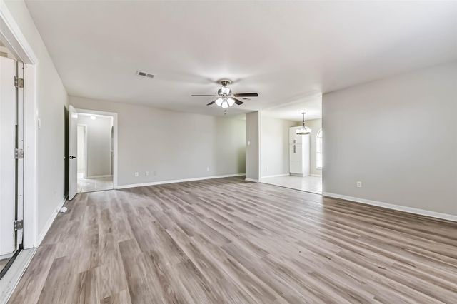 521 29th Avenue N, Texas City, TX 77590