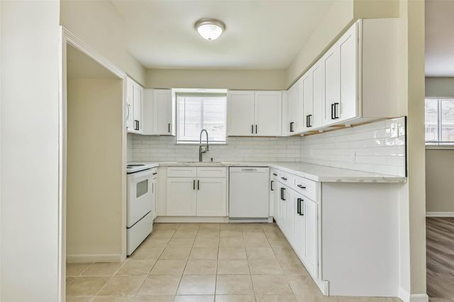 521 29th Avenue N, Texas City, TX 77590