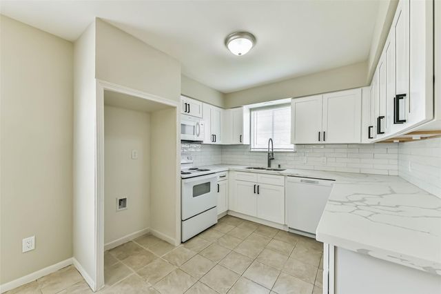 521 29th Avenue N, Texas City, TX 77590