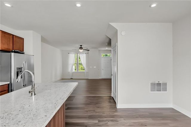 279 Brittlebrush DR, Portsmouth, VA 23701