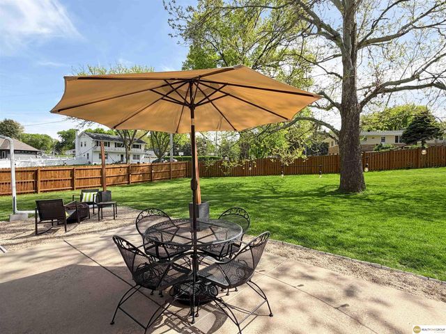 1016 Meadow Road, Omaha, NE 68154