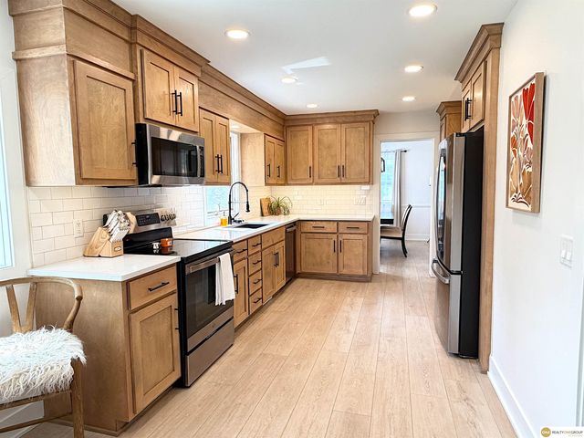1016 Meadow Road, Omaha, NE 68154