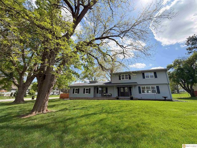 1016 Meadow Road, Omaha, NE 68154