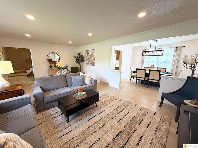 1016 Meadow Road, Omaha, NE 68154