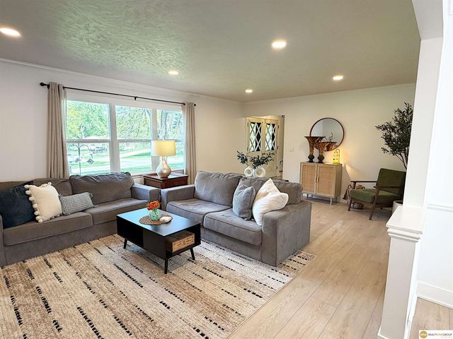 1016 Meadow Road, Omaha, NE 68154