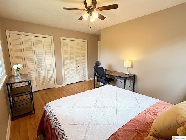 1016 Meadow Road, Omaha, NE 68154