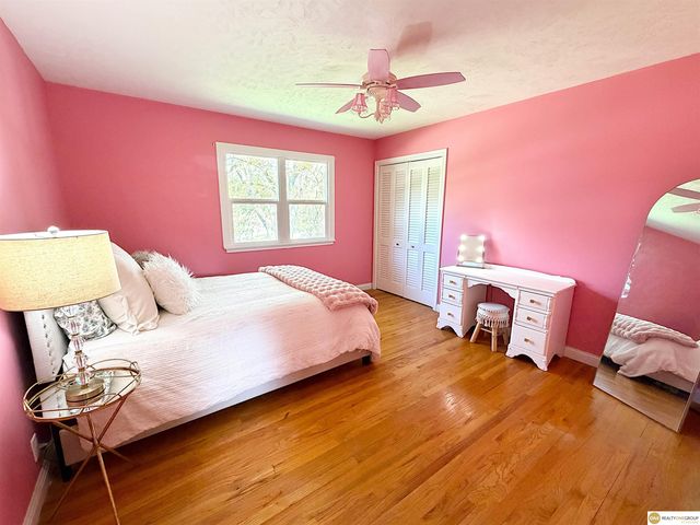 1016 Meadow Road, Omaha, NE 68154