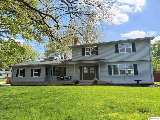 1016 Meadow Road, Omaha, NE 68154
