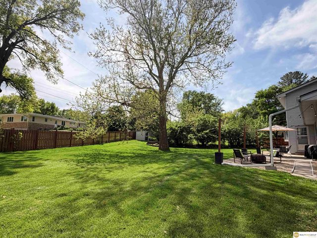 1016 Meadow Road, Omaha, NE 68154