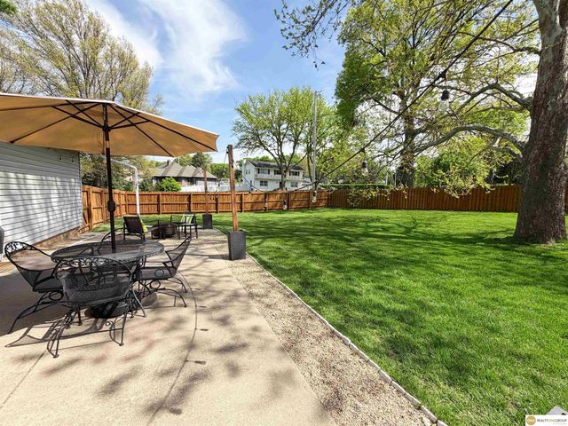 1016 Meadow Road, Omaha, NE 68154