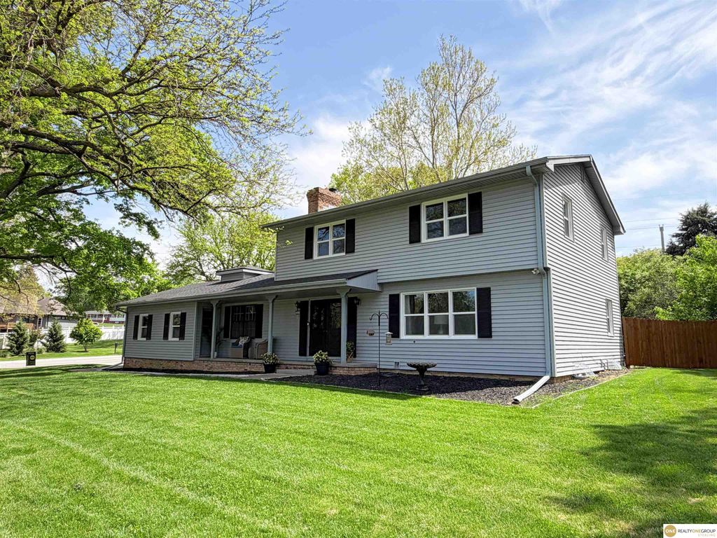1016 Meadow Road, Omaha, NE 68154