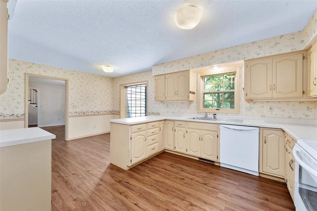 137 Canterbury Road, Eau Claire, WI 54701