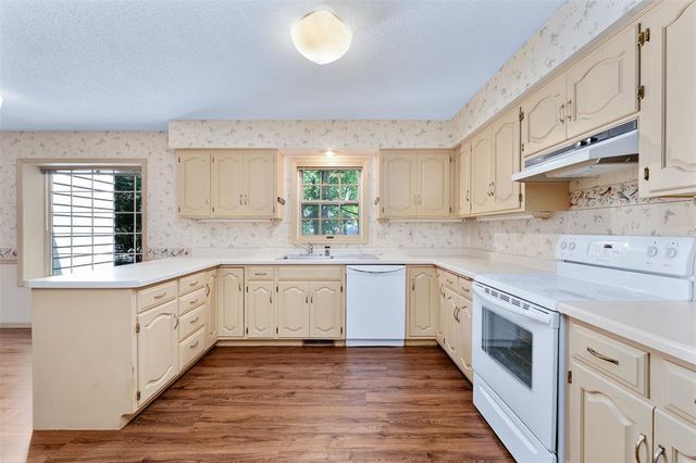 137 Canterbury Road, Eau Claire, WI 54701