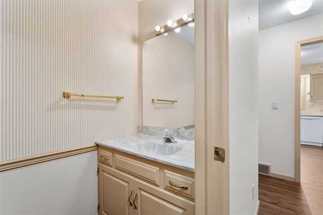 137 Canterbury Road, Eau Claire, WI 54701