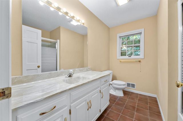 137 Canterbury Road, Eau Claire, WI 54701
