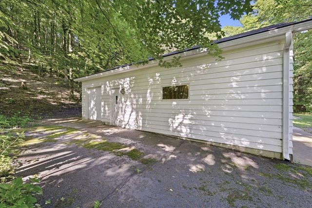 137 Canterbury Road, Eau Claire, WI 54701
