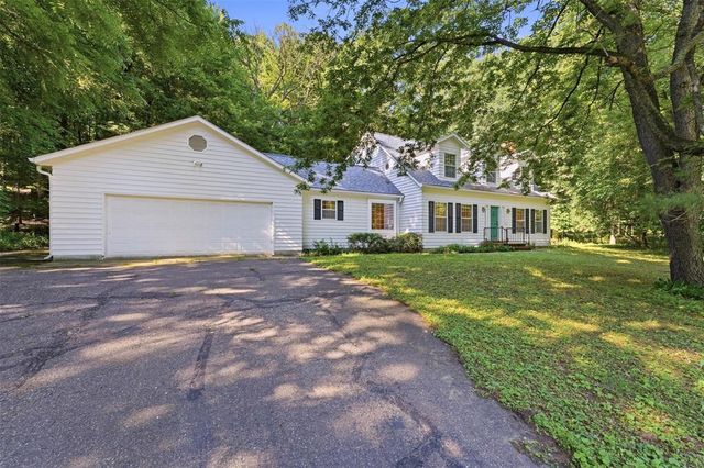 137 Canterbury Road, Eau Claire, WI 54701