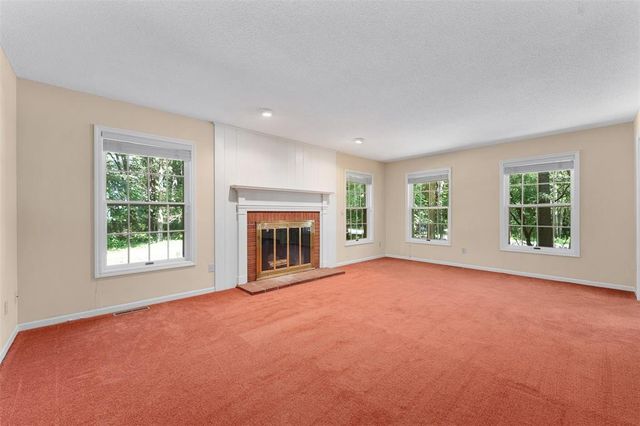 137 Canterbury Road, Eau Claire, WI 54701