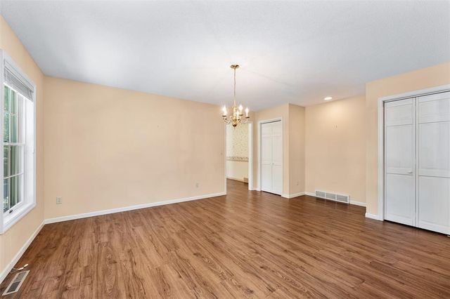 137 Canterbury Road, Eau Claire, WI 54701