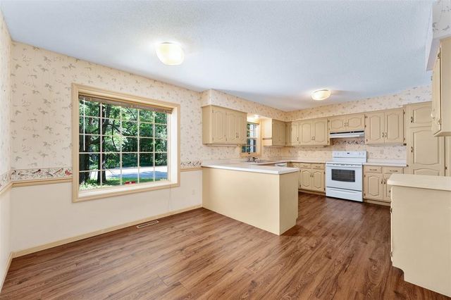 137 Canterbury Road, Eau Claire, WI 54701