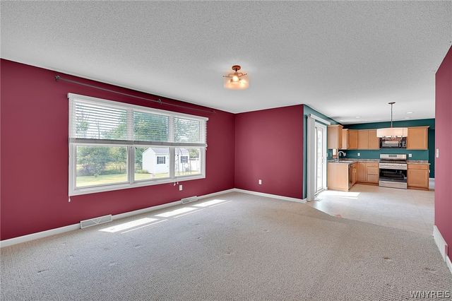 43 Caldwell Drive, West Seneca, NY 14224