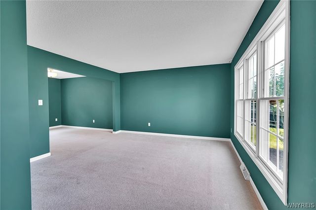 43 Caldwell Drive, West Seneca, NY 14224