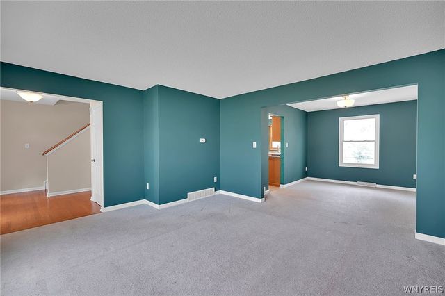 43 Caldwell Drive, West Seneca, NY 14224