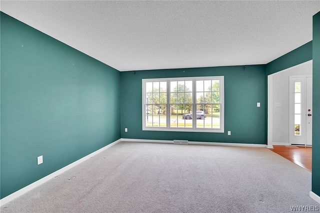 43 Caldwell Drive, West Seneca, NY 14224