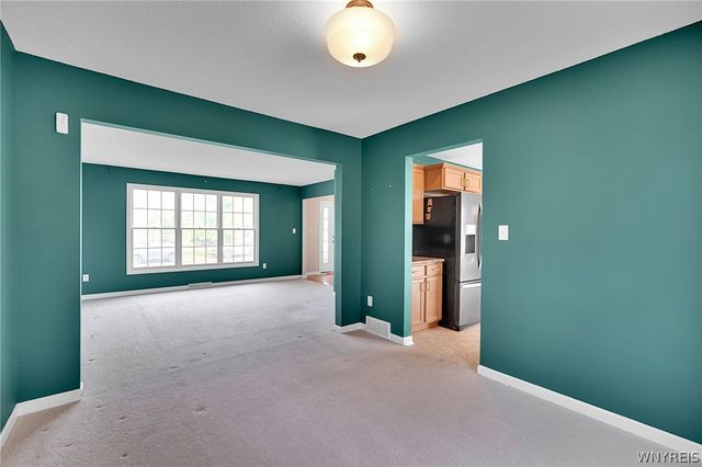 43 Caldwell Drive, West Seneca, NY 14224