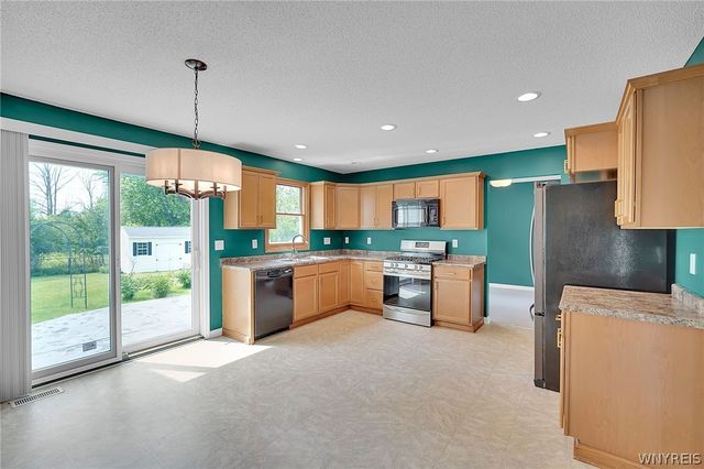 43 Caldwell Drive, West Seneca, NY 14224