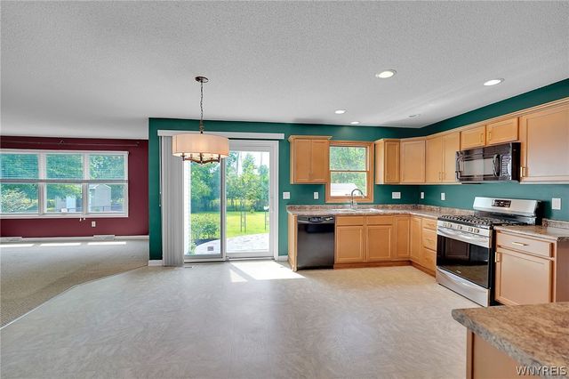 43 Caldwell Drive, West Seneca, NY 14224