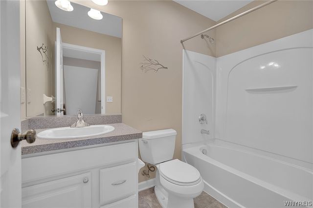43 Caldwell Drive, West Seneca, NY 14224