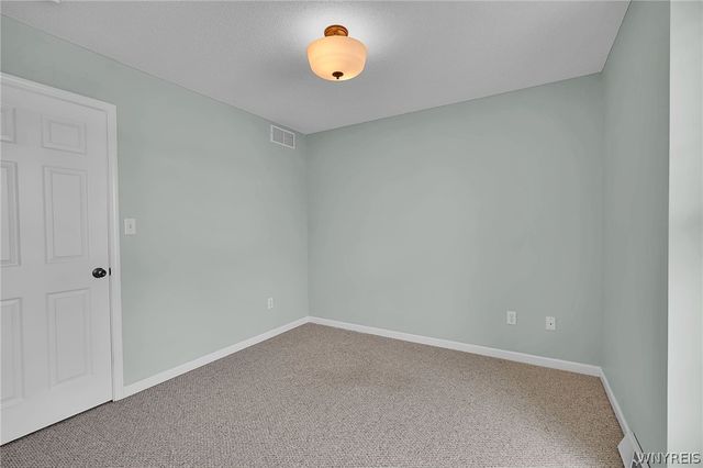 43 Caldwell Drive, West Seneca, NY 14224