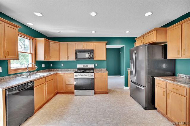 43 Caldwell Drive, West Seneca, NY 14224