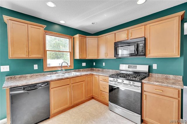 43 Caldwell Drive, West Seneca, NY 14224