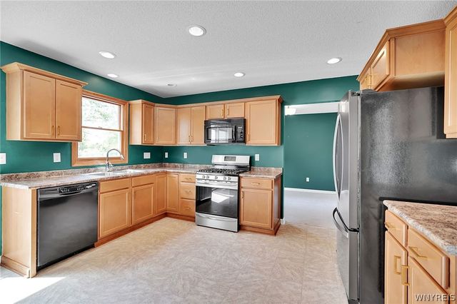 43 Caldwell Drive, West Seneca, NY 14224