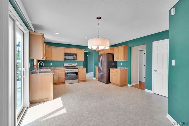 43 Caldwell Drive, West Seneca, NY 14224
