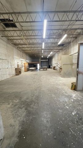 1071 E 16th St, Hialeah, FL 33010