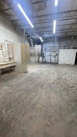 1071 E 16th St, Hialeah, FL 33010