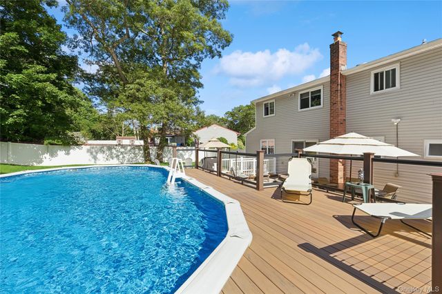 23 Foxboro Avenue, Farmingville, NY 11738